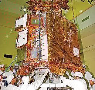 சுதந்திரச் சுடர்கள் | அறிவியல்: நிலவில் நீர் கண்ட சந்திரயான்