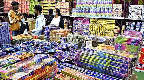 தீபாவளிக்கு முன்கூட்டியே பட்டாசு விற்க உரிமம் வழங்க வேண்டும்: வணிகர் சங்கங்களின் பேரமைப்பு கோரிக்கை