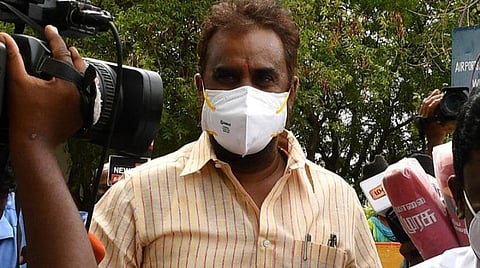 தன் மீதான வழக்குகளை ரத்து செய்யக் கோரி உயர் நீதிமன்றத்தில் எஸ்.பி.வேலுமணி மனு