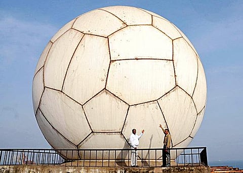 சென்னை வானிலை ஆய்வு மையம் சார்பில் சென்னை துறைமுக வளாகத்தில் நிறுவப்பட்டுள்ள எஸ் வகை ரேடார் மையம்.