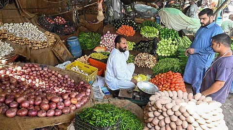 பாகிஸ்தானில் கிலோ தக்காளி ரூ.500, வெங்காயம் ரூ.400 - இந்தியாவில் இருந்து இறக்குமதி செய்ய திட்டம்