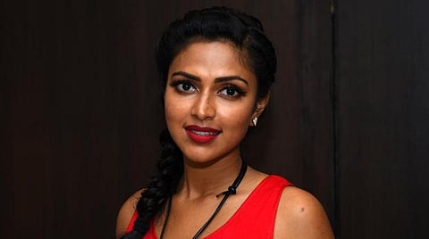 அமலா பாலை ஏமாற்றிய இளைஞர் கைது