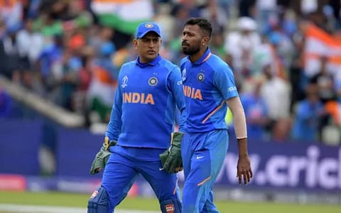 தோனி மற்றும் ஹர்திக் பாண்டியா.