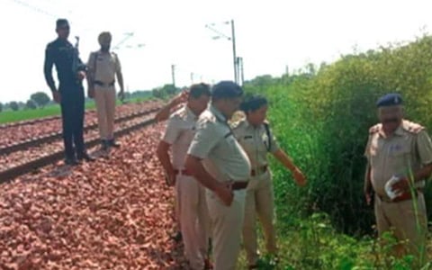 ஹரியாணா அதிர்ச்சி: பாலியல் துன்புறுத்தல் - ஓடும் ரயிலில் இருந்து தூக்கி வீசப்பட்ட பெண் உயிரிழப்பு