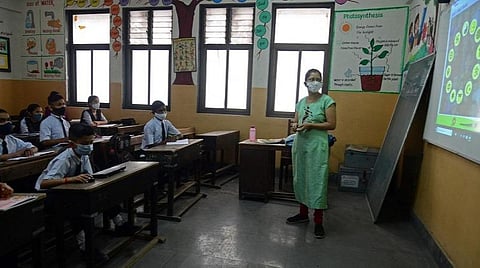 ஆசிரியரின் வேலை என்ன?