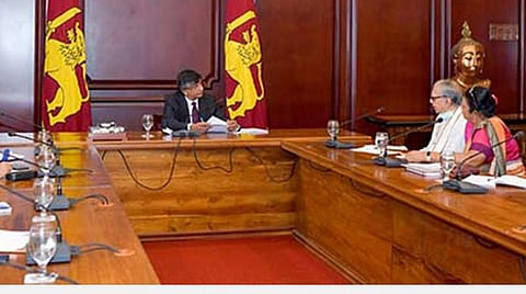 கொழும்பு அதிபர் மாளிகையில் சமன் ஏகநாயக்க தலைமையில் திங்கள்கிழமை நடைபெற்ற கூட்டம்.