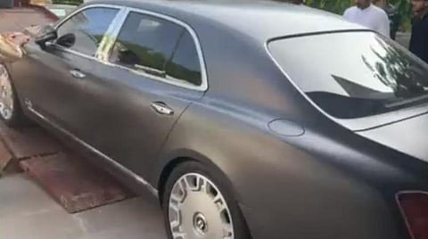 லண்டனில் திருடப்பட்ட சொகுசு கார் பாகிஸ்தானின் கராச்சி நகரில் மீட்கப்பட்டது.