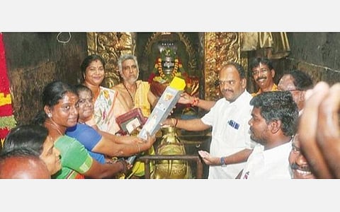 வேலூர் கோட்டை ஜலகண்டேஸ்வரர் கோயிலில் மோடி கபடி லீக் ஜோதிக்கு நேற்று சிறப்பு பூஜை செய்யப்பட்டது.