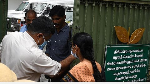 ஜூலை 11-ல் நடந்த வன்முறை தொடர்பாக அதிமுக தலைமை அலுவலகத்தில் சிபிசிஐடி போலீஸார் ஆய்வு