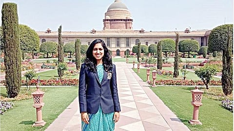 நீங்களும் யூபிஎஸ்சி வெல்லலாம் - 8: பாட்டி சொல்லைத் தட்டாததால் ஐஆர்எஸ் ஆனவர்!