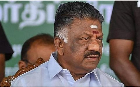 சமூக விரோதிகளால் இடையூறு ஏற்படாதவாறு அதிமுக அலுவலகத்துக்கு செல்லும் ஓபிஎஸ்ஸுக்கு பாதுகாப்பு தேவை: சென்னை ராயப்பேட்டை காவல் நிலையத்தில் ஆதரவாளர் மனு