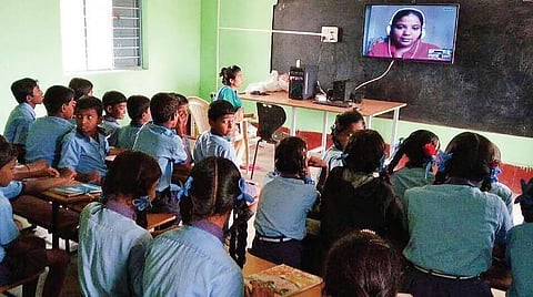 சிறப்புக் கட்டுரை: குழந்தைகள் எதைக் கொண்டு செல்கிறார்கள்..?