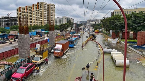 பெங்களூருவில் 5வது நாளாக வடியாத வெள்ளம் | அன்றாட உணவுக்கே அல்லாடும் கோடீஸ்வரர்கள் - ஐடி நிறுவனங்களுக்கு ரூ.500 கோடி நஷ்டம்