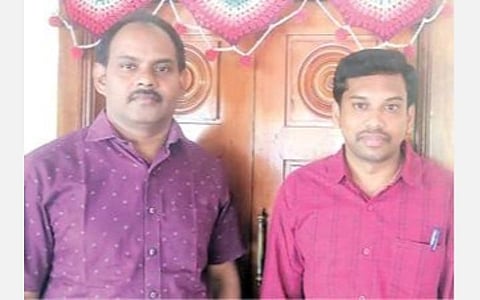 தலைமை ஆசிரியர் மோகனசுந்தரம், ஆசிரியர் சதீஷ்.