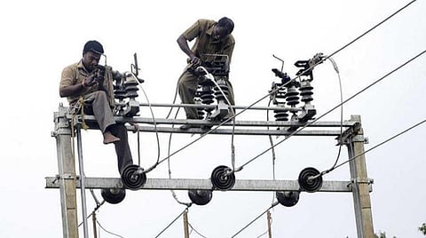 மின் கட்டணத்தை தொடர்ந்து புதிய இணைப்பு, சேவை கட்டணம் இரு மடங்காக உயர்வு