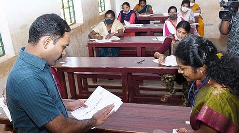 அஞ்சல் வழியில் குரூப்-1 மாதிரி தேர்வு