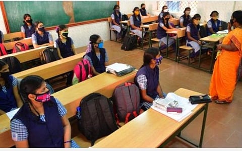 10, 11, 12 வகுப்புகளுக்கு சனிக்கிழமைகளில் சிறப்பு வகுப்பு: பள்ளிக் கல்வித்துறை உத்தரவு