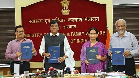 அத்தியாவசிய மருந்து பட்டியலில் 34 மருந்துகள் சேர்ப்பு: புற்றுநோய்க்கான மருந்து விலை குறைகிறது