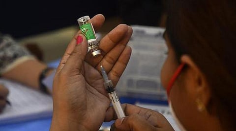 நிபுணர் குழு அனுமதி அளித்ததும் 12 வயதுக்குட்பட்ட குழந்தைகளுக்கு கரோனா தடுப்பூசி - மத்திய அமைச்சர் தகவல்