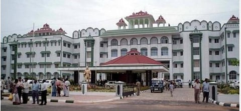 நீட் தேர்வின் ஓஎம்ஆர் சீட்டை மாணவி ஆய்வு செய்ய அனுமதி - உயர் நீதிமன்ற மதுரை கிளை உத்தரவு