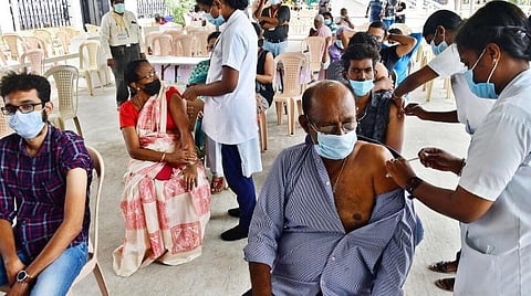 தமிழகம் முழுவதும் 50 ஆயிரம் இடங்களில் இன்று தடுப்பூசி முகாம்