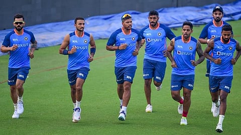 ஆஸ்திரேலியாவுடன் முதல் டி20 | நடுவரிசை பேட்டிங், 6-வது பந்து வீச்சாளர் பிரச்சினைக்கு தீர்வு காணுமா இந்திய அணி?