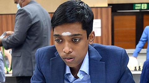 ஜூலியஸ் கோப்பை செஸ் போட்டி - அர்ஜூன் எரிகைசி, பிரக்ஞானந்தா ஆதிக்கம்