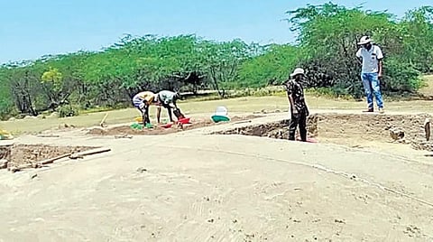 வடக்குப்பட்டு கிராமத்தில் தொடர்ந்து நடைபெறும் தொல்லியல் ஆய்வு.