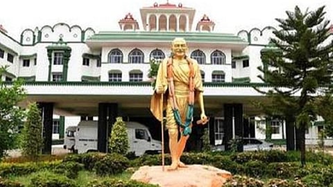 தந்தையிடம் குழந்தை இருப்பது சட்டவிரோதம் அல்ல: உயர் நீதிமன்றம் கருத்து