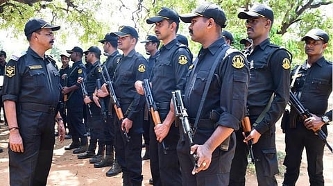 கோவை மாநகர் முழுவதும் 3,500 போலீஸார் தீவிர கண்காணிப்பு: துப்பாக்கியுடன் கமாண்டோ படையினரும் ரோந்து