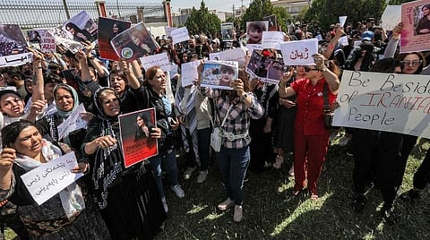 ஹிஜாப் விவகாரத்தால் போர்க்களமாக மாறிய ஈரான் - இதுவரை 50 பேர் உயிரிழப்பு; ஆயிரக்கணக்கானோர் கைது