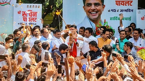 ராஜஸ்தானில் சச்சின் பைலட்டுக்கு கடும் எதிர்ப்பு: கெலாட் ஆதரவாளருக்கு முதல்வர் பதவி கேட்டு 90 காங்கிரஸ் எம்எல்ஏ-க்கள் போர்க்கொடி