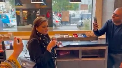 லண்டனில் விலையுயர்ந்த காபி அருந்திய பாக். அமைச்சர்- ’வெட்கக்கேடு’ என விமர்சித்த இம்ரான் ஆதரவாளர்கள்