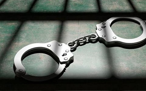 இந்து இயக்க பிரமுகர்கள் வாகனத்தை சேதப்படுத்திய வழக்கில் பிஎஃப்ஐ அமைப்பை சேர்ந்த 3 பேர் கைது: மதுரையில் அக்குபஞ்சர் தெரபிஸ்ட் கைது