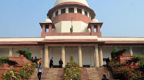 உச்ச நீதிமன்ற வரலாற்றில் முதல் முறையாக அரசியல் சாசன அமர்வு வழக்கு விசாரணையின் நேரலை ஒளிபரப்பை தொடங்கியது உச்ச நீதிமன்றம்