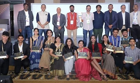 இறுதி நிகழ்வில் வெற்றியாளர்கள் மற்றும் நடுவர்கள்.