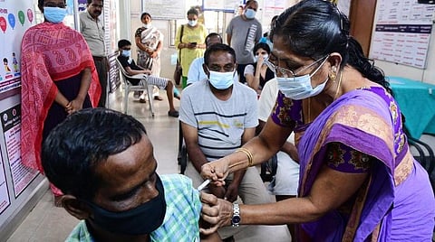 75 நாட்கள் அமலில் இருந்த இலவச பூஸ்டர் தடுப்பூசி திட்டம் நிறைவு: தனியார் மருத்துவமனையில் இனி கட்டணம் செலுத்தி போட வேண்டும்