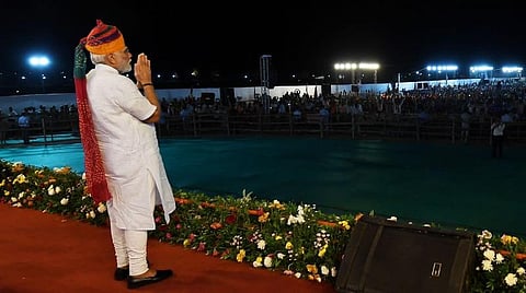 பாஜக கூட்டத்துக்கு வர தாமதமானதால் மக்களிடம் மன்னிப்பு கேட்ட பிரதமர் மோடி