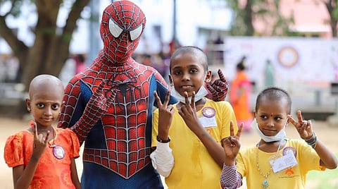 மரணத்துடன் போராடும் குழந்தைகளை மகிழ்வித்த நிகழ்ச்சி