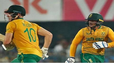 டேவிட் மில்லர் மற்றும் டிகாக்.