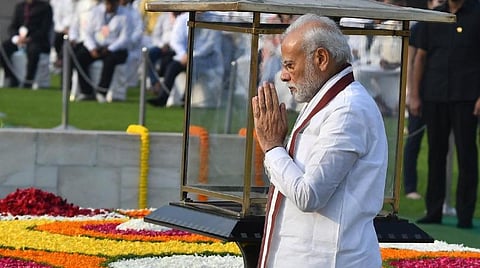 154-வது பிறந்த நாள் கொண்டாட்டம்: காந்தி நினைவிடத்தில் தலைவர்கள் மரியாதை