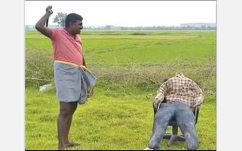 பேனர்களை அகற்றவில்லை என விழுப்புரம் காவல்துறையை விமர்சித்து இளைஞர் ஒருவர் வெளியிட்டுள்ள வீடியோ பதிவு .