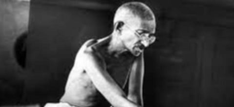 காந்தியின் அகிம்சை கொள்கையை பரப்ப வேண்டும்: முஸ்லிம் உலக லீக்