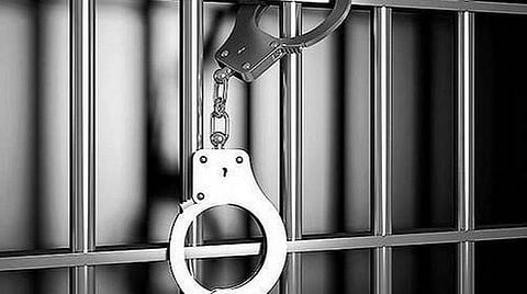 கோவை | சிங்கப்பூரில் இருந்து - 5.6 கிலோ தங்கம் கடத்தி வந்த இருவர் கைது