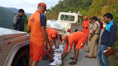 உத்தராகண்டில் பேருந்து கவிழ்ந்து 25 பேர் உயிரிழப்பு