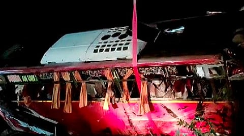 கேரளாவில் பள்ளிச் சுற்றுலா பேருந்து விபத்து: மாணவர்கள் உள்பட 9 பேர் பலி