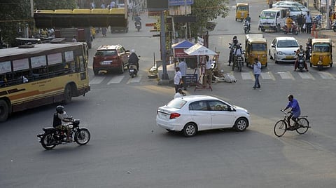 லஸ் சர்ச் சாலை