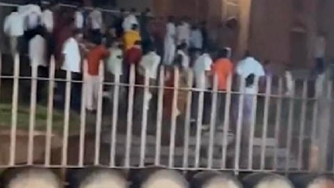 மதரஸாவில் நுழைந்த கும்பல்