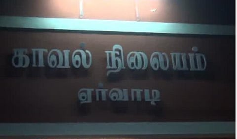 நள்ளிரவில் வீடு புகுந்து கடத்த முயற்சி: ஏர்வாடி அருகே 2 பெண்களுக்கு கத்திக் குத்து