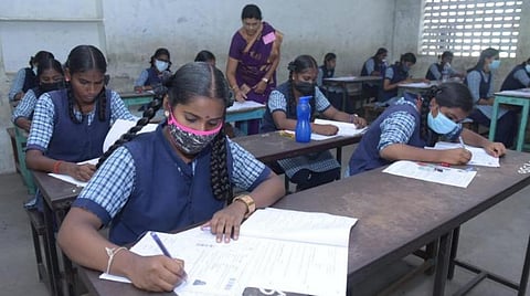 பிளஸ்-2 பொதுத் தேர்வுக்கு புதிய தேர்வு மைய பட்டியல் தயாரிக்க உத்தரவு